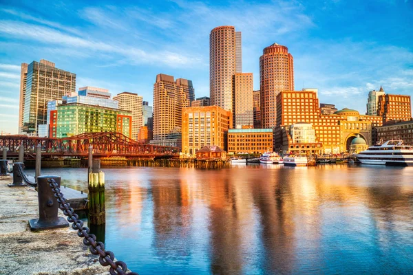 Boston Skyline with Financial District and Boston Harbor at Sunrise — Stock Photo, Image