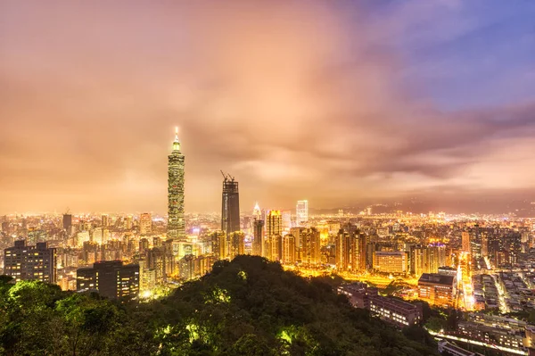 Aydınlanmış Taipei 'nin Gece Hava Görüntüsü — Stok fotoğraf