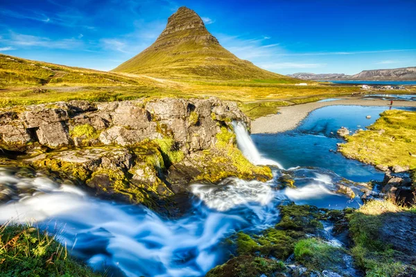 Islands landskaps sommar Panorama, Kirkjufell Mountain under en — Stockfoto