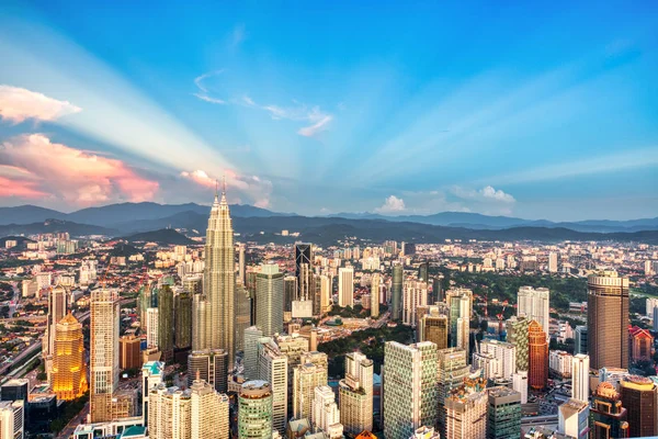 Kuala Kumpur Skyline vid solnedgången — Stockfoto