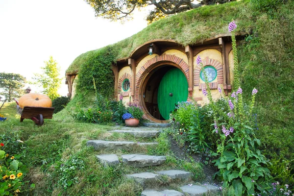 Hobbit House in the Shire, Hobbiton Movie Set, Nueva Zelanda — Foto de Stock