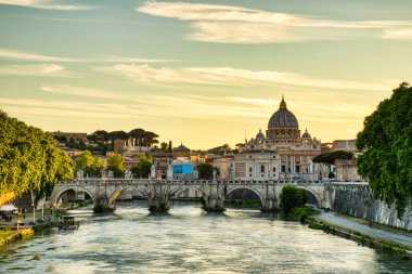 Roma 'da Sunset, İtalya' daki Aziz Peter Katedrali