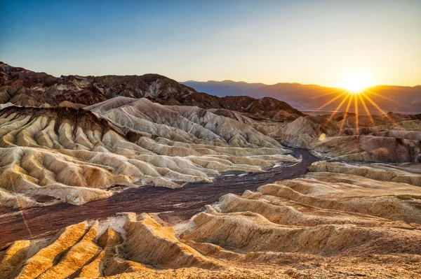 Kaliforniya Sunset Teki Ölüm Vadisi Ulusal Parkı Ndaki Zabriskie Point — Stok fotoğraf