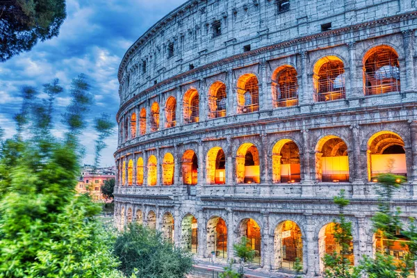 Colosseo Illuminato Tramonto Roma Italia — Foto Stock