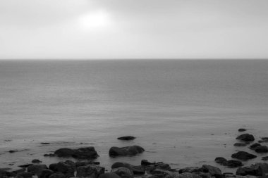 Siyah ve beyaz kıyı sahne