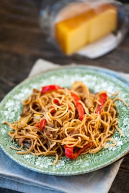 Soya Soslu Sebze erişte