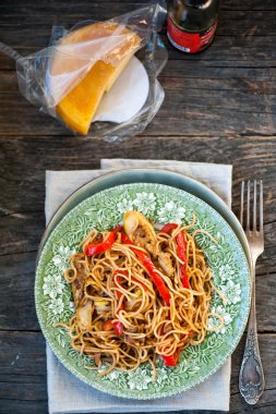 Soya Soslu Sebze erişte