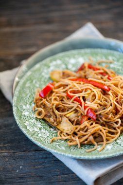 Soya Soslu Sebze erişte