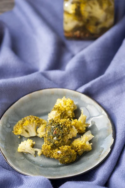 W domu kiszone brokuły — Zdjęcie stockowe