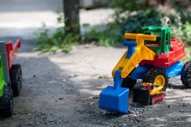 plastik oyuncak Ekskavatör