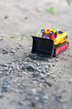 plastik oyuncak buldozer