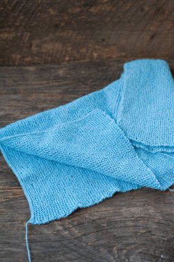 El yapımı örgü atkı