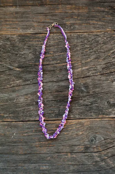 Ručně pletený náhrdelník — Stock fotografie