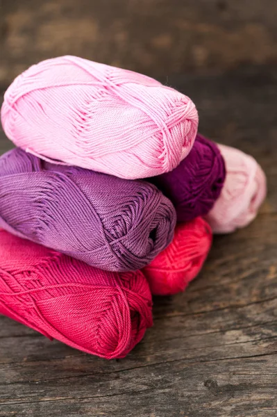 Pink and purple yarn — Stock Photo, Image