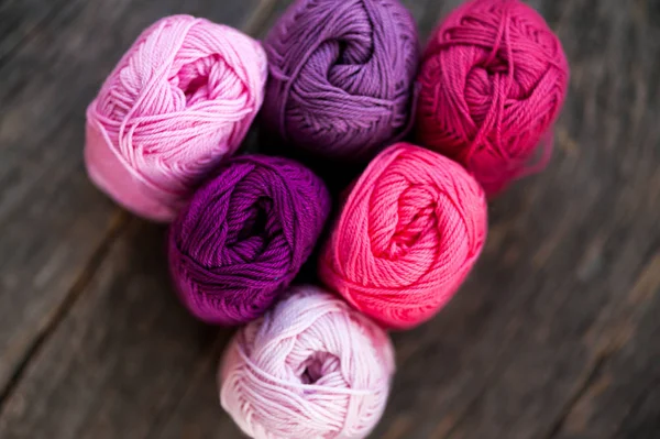 Pink and purple yarn — Stock Photo, Image