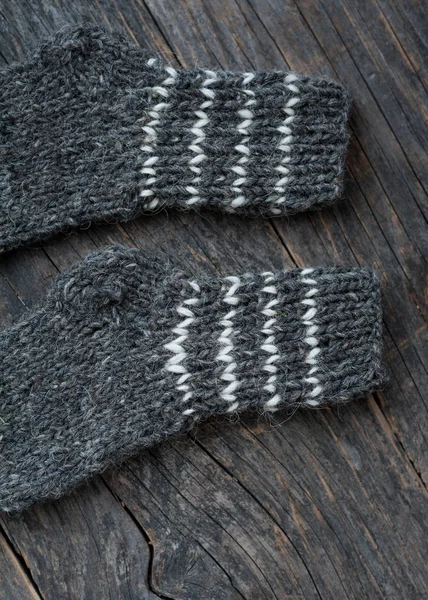 Socken aus grauer Wolle — Stockfoto