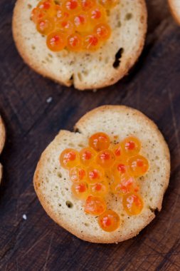 Ekmek arası somon havyar