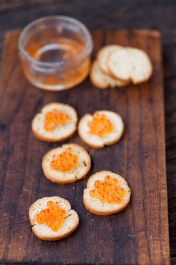 Ekmek arası somon havyar