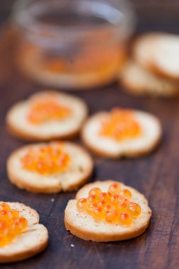 Ekmek arası somon havyar