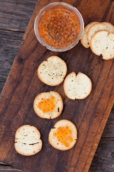 Caviar de salmão em pão — Fotografia de Stock