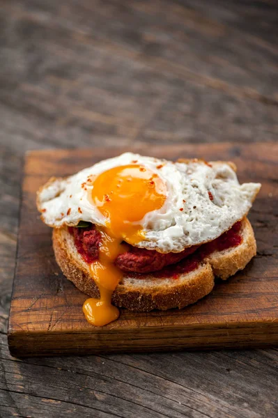 Sandwich de remolacha con huevo — Foto de Stock