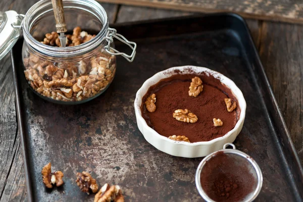 Souffle de chocolate com nozes — Fotografia de Stock