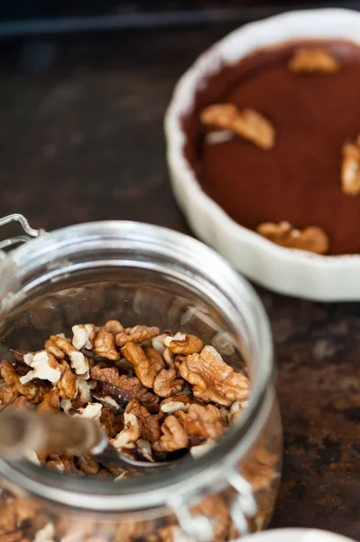 Choklad souffle med valnötter — Stockfoto