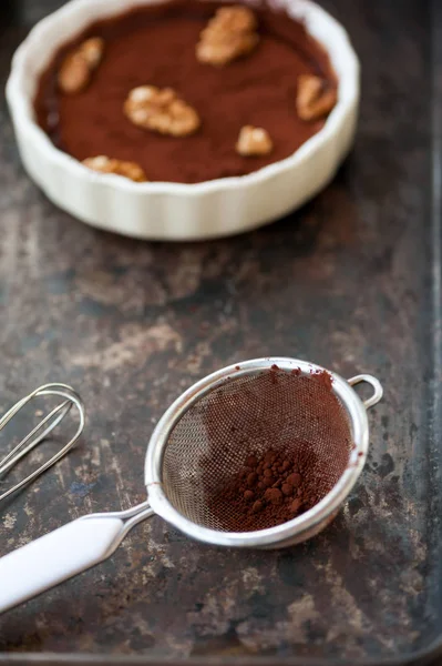 Шоколадний суп з волоськими горіхами — стокове фото
