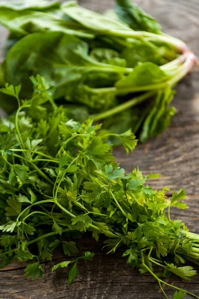 Fresh spinach and parsley — Stock Photo, Image