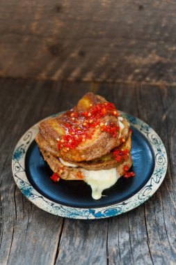 Izgara peynirli sandviç