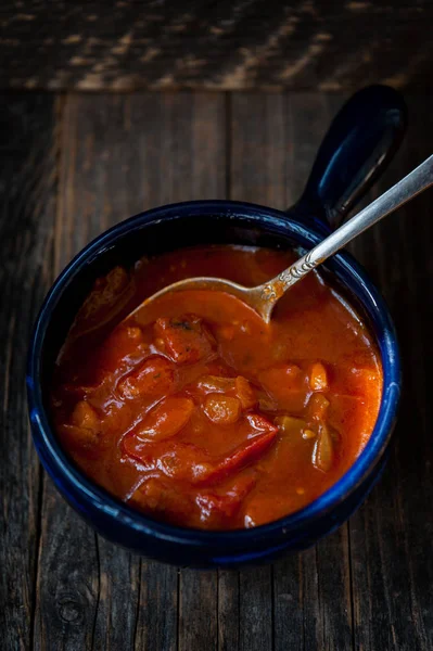 Пряна курка в томатному соусі — стокове фото