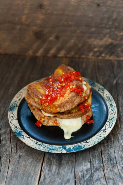 Izgara peynirli sandviç