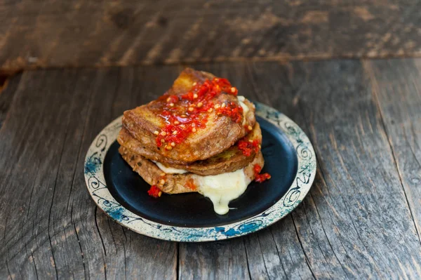 Izgara peynirli sandviç