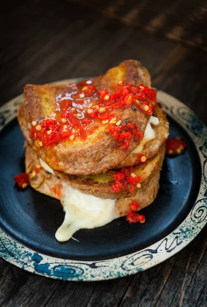 Izgara peynirli sandviç