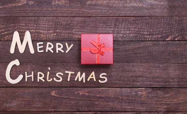 Colección de Navidad, caja de regalos, árbol y bola decorativa, sobre fondo de madera . — Foto de Stock