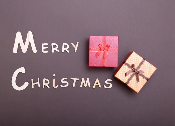 Feliz Navidad. tarjeta de felicitación y caja de regalo. Fondo de Navidad . — Foto de Stock