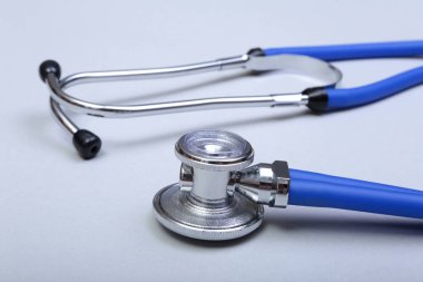 Stetoskop baş ve gümüş kalem kardiyogram Pano Defteri üzerinde yalan. Kardiyo therapeutist yardım, Doktor yapmak kalp fiziksel, nabız beat ölçüde belge, aritmi fikir, kalp pili kavramı