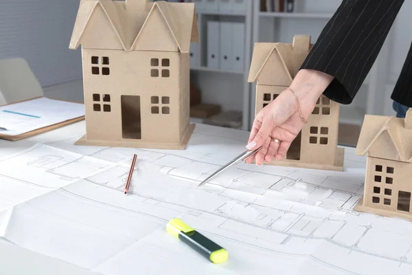Plano de la casa y concepto de modelo para el nuevo diseño o la mejora del hogar — Foto de Stock