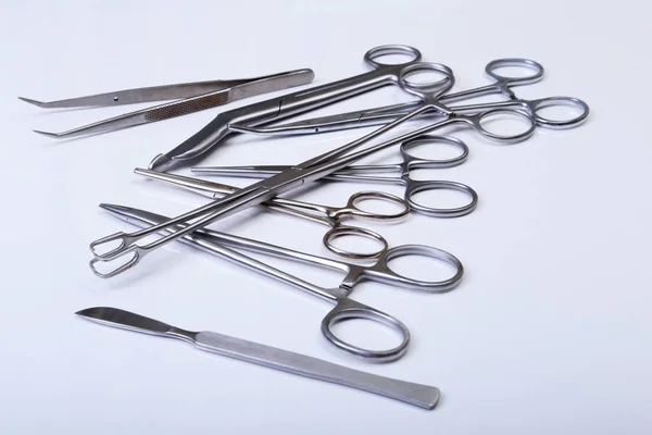 Surgical instruments and tools including scalpels, forceps tweezers arranged on a table for surgery — Stock Photo, Image