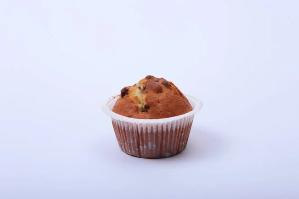Muffins aux myrtilles et au chocolat dans un porte-cupcake en papier — Photo