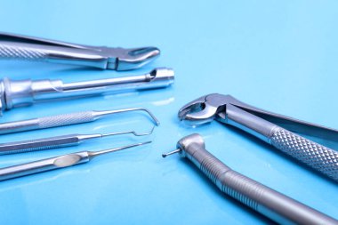 Diş bakımı için metal tıbbi ekipman seti
