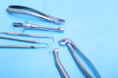 Diş bakımı için metal tıbbi ekipman seti
