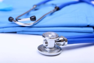 Sağlık stetoskop kafa mavi doktor Tekdüzen portre üzerinde yalan. Tıbbi Araçlar ve aletler Salonu, therapeutist çalışma alanı, fiziksel, kan basıncı ölçüm kavramı