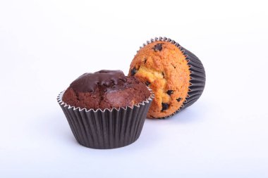 Beyaz arka plan üzerinde taze ev yapımı kekler. Üstten Görünüm.