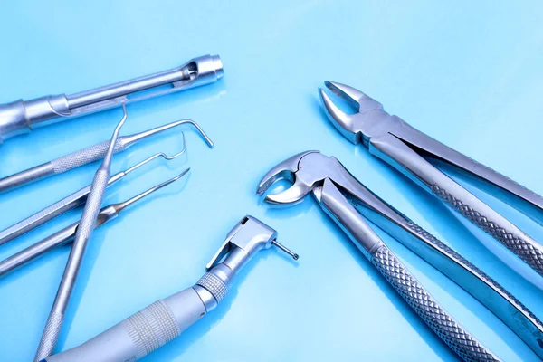 Conjunto de ferramentas de equipamentos médicos de metal para dentes cuidados dentários — Fotografia de Stock