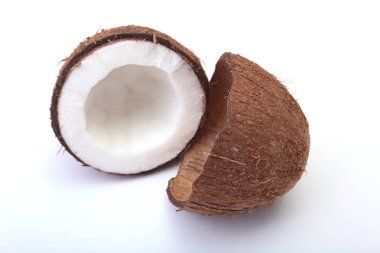 Yarısı beyaz arka plan üzerinde izole hindistancevizi .