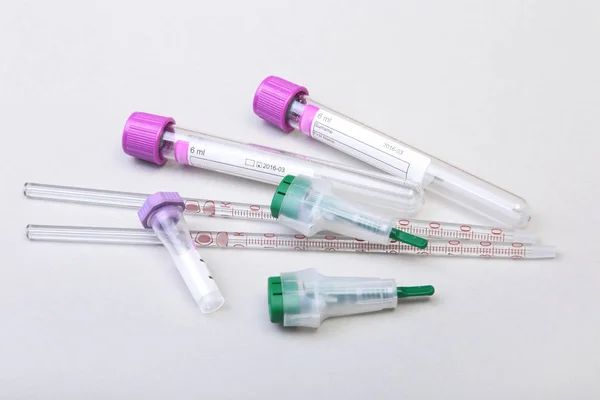 Set of laboratory supplies for blood test. Petri dish, scarifier, Spectrophotometer cuvettes, blood test-tube. Selective focus. — Stock Photo, Image