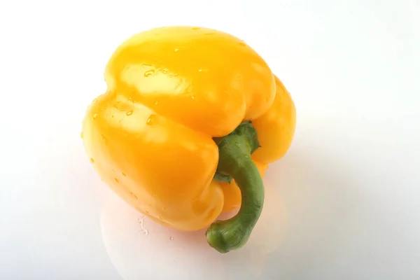 Fresh bell pepper isolated on white background. Selective focus. — Stock Photo, Image
