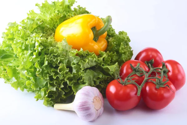 Fresh assorted vegetables bell pepper, tomato, garlic with leaf lettuce. Isolated on white background. Selective focus. — Stock Photo, Image