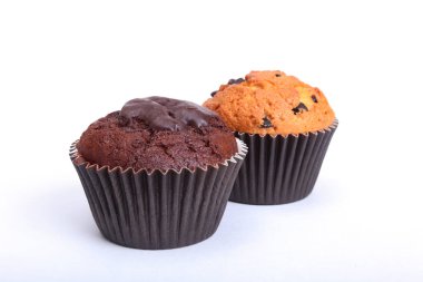 Beyaz arka plan üzerinde taze ev yapımı kekler. Üstten Görünüm.